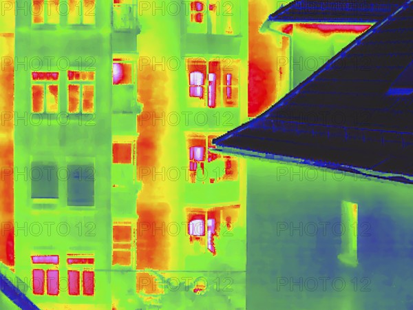 Thermal image or thermography, symbol photo, interpolated. Residential building. Stuttgart, Baden-Württemberg, Germany