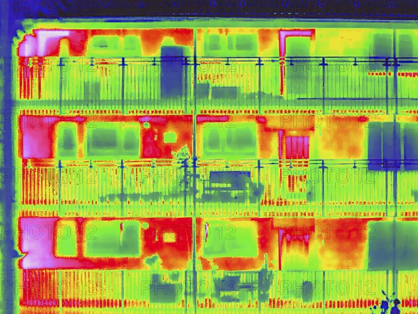 Thermal image or thermography, symbol photo, interpolated. Apartment block. Stuttgart, Baden-Württemberg, Germany
