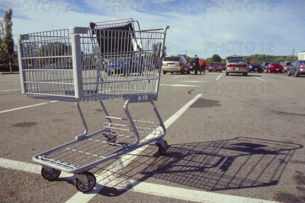 Empty shopping trolley in the car park of a supermarket, New Jersey, USA