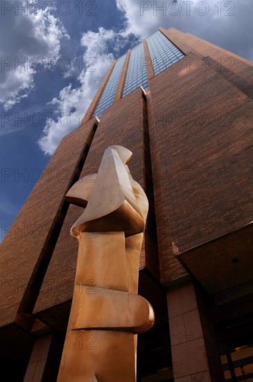 Modern sculpture in front of a skyscraper, New York City, USA