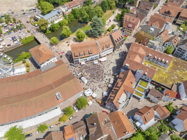 Crowd gathers in the city centre in sunny weather, surrounded by many buildings, 950 years Calw, parade Calw, Black Forest, Germany