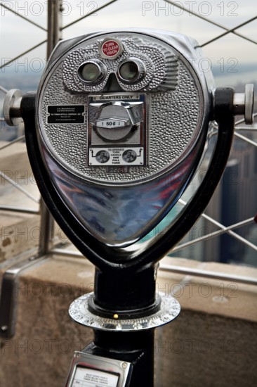 Paid telescope on the Empire State Building, New York City, USA