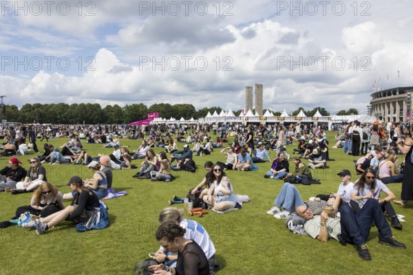 Overview of the meadow at the Lollapalooza Festival in the Olympiastadion and on the Maifeld, Berlin, 13.07.2025