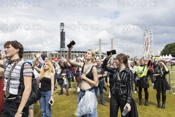 Festival visitors dance to the performance of the band Mother Mother at the Lollapalooza Festival in the Olympiastadion and on the Maifeld, Berlin, 13.07.2025