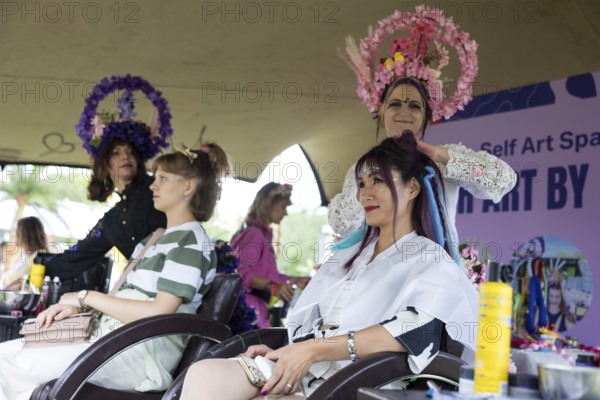 Festival visitors get their hair styled at Fashionpalooza at the Lollapalooza Festival in the Olympiastadion and on the Maifeld, Berlin, 13.07.2025