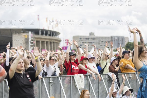 Festival visitors in front of the Olympic Stadium at the Lollapalooza Festival in the Olympic Stadium and on the Maifeld, Berlin, 13.07.2025