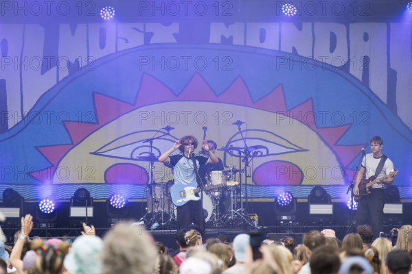 Dawson Daugherty (singer) and hatch Fabry (bassist) of the band Almost Monday at the Lollapalooza Festival in the Olympiastadion and on the Maifeld, Berlin, 13.07.2025