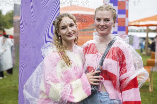 Festival visitors Emily and Celine from Halle at Fashionpalooza at the Lollapalooza Festival in the Olympiastadion and on the Maifeld, Berlin, 12 July 2025