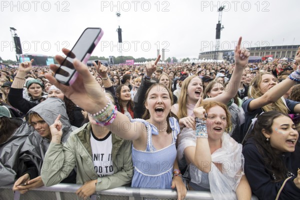 Festival visitors celebrate Mark Ambor's performance at the Lollapalooza Festival in the Olympiastadion and on the Maifeld, Berlin, 12.07.2025