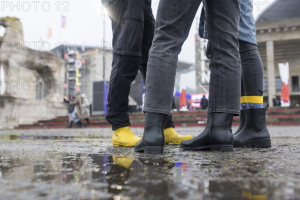 Festival visitors with rubber boots in front of the Olympic Stadium at the Lollapalooza Festival in the Olympic Stadium and on the Maifeld, Berlin, 12.07.2025