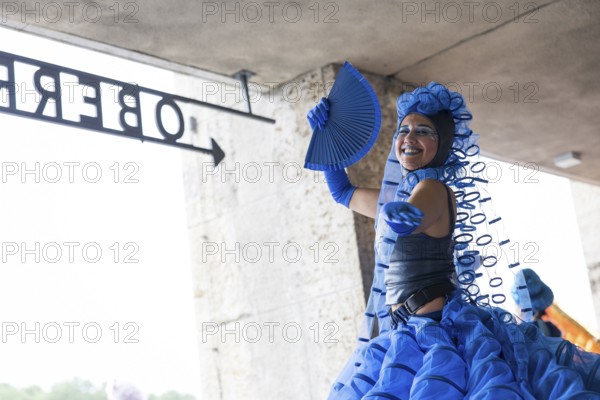 Dulce Compania stilt figures at the Lollapalooza Festival in the Olympiastadion and on the Maifeld, Berlin, 12.07.2025