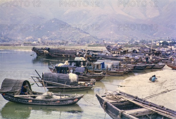 People living on sampans and junks, Tai Po Hoi, New Territories, Hong Kong, Asia, 1964