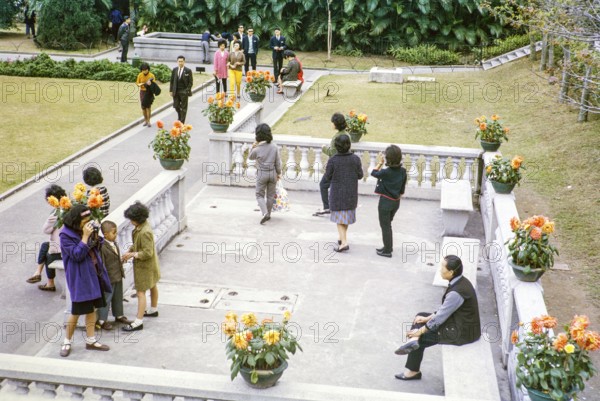 Sunday outings family photo, Mid Levels, Botanical Gardens, Hong Kong, Asia, 1964