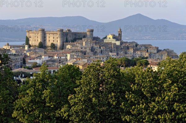 Castello Odescalchi fortress, Duomo Santo Stefano cathedral, behind Lake Bracciano, Lago di Bracciano, old town centre, Bracciano, metropolitan city of Rome, Lazio, Italy