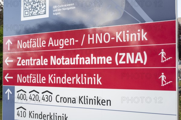 Wegweiser zu verschiedene Notaufnahmestellen, Notfallmedizin, Crona Kliniken, Universitätsklinikum Tübingen auf dem Schnarrenberg, Baden-Württemberg, Deutschland