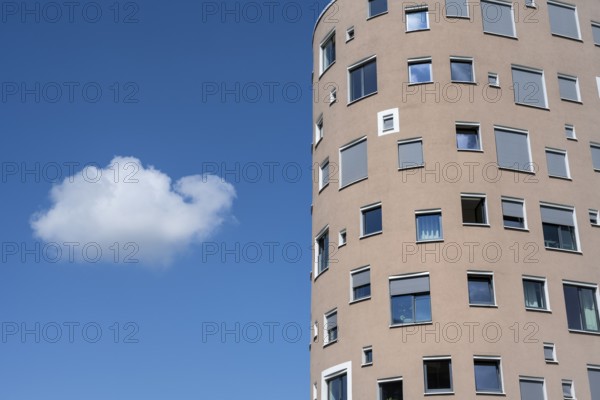Hausfassade mit vielen unterschiedlichen Fenstern, Detailansicht, GZT Gästehaus der Universitätsklinik Tübingen, moderne Architektur, Baden-Württemberg, Deutschland