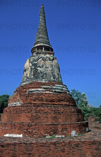Chedi, Wat Mahatat, Ayutthaya, Thailand, December 2002, vintage, retro, old, historic