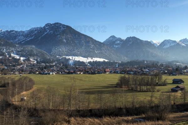 View of Oberstdorf, Schattenberg behind and mountains of the Allgäu Alps, Oberstdorf, Oberallgäu, Allgäu, Bavaria, Germany