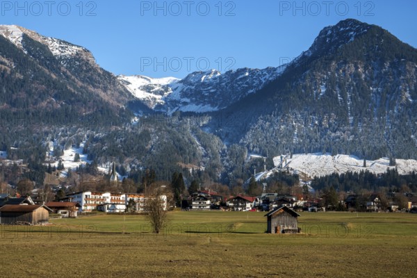 View of Oberstdorf, back right Schattenberg, back center station Höfatsblick der Nebelhornbahn, Oberallgäu, Allgäu, Bavaria, Germany