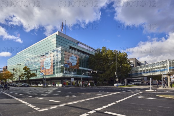 Karstadt Galeria Kaufhof, department store, shopping, general architecture, buildings, modern architecture, roads, bike path, lantern, trees, blue sky, cumulus clouds, stratocumulus clouds, intersection between Andreas-Gayk-Straße, Stresemannplatz, Sophienblatt and Ziegelteich, Kiel, state capital, district-free city, Schleswig-Holstein, Germany