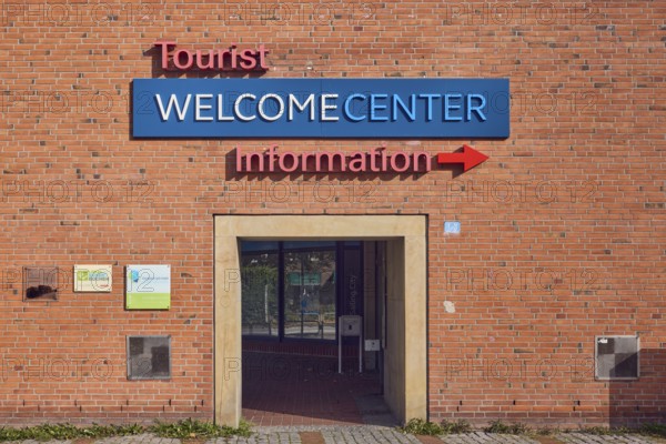 Welcome Center, tourist information, façade, brick, passage arch, sunny, Kiel, state capital, district-free city, Schleswig-Holstein, Germany