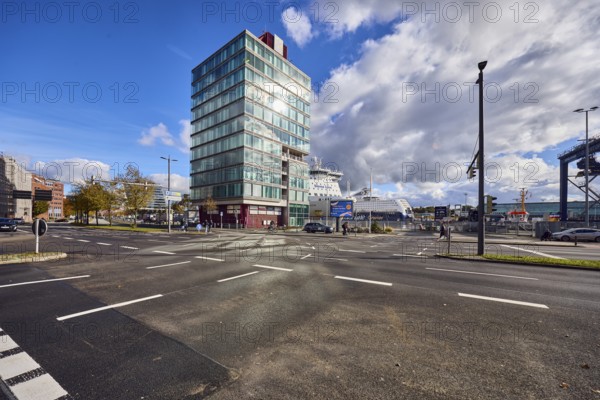 Hafenhaus, Nagel Architekten Kiel, general architecture, commercial building, modern building, high-rise building, lantern, central island, lane markings, roads, trees, ferry, blue sky, cumulus clouds, stratocumulus clouds, intersection of Stresemannplatz, Kaistraße and Bollhörnkai, Kiel, state capital, district-free city, Schleswig-Holstein, Germany