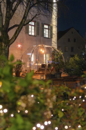 An illuminated dome at night, surrounded by trees and decorative lighting, with windows in the background, Gastro Bubbles, Sindelfingen, Germany