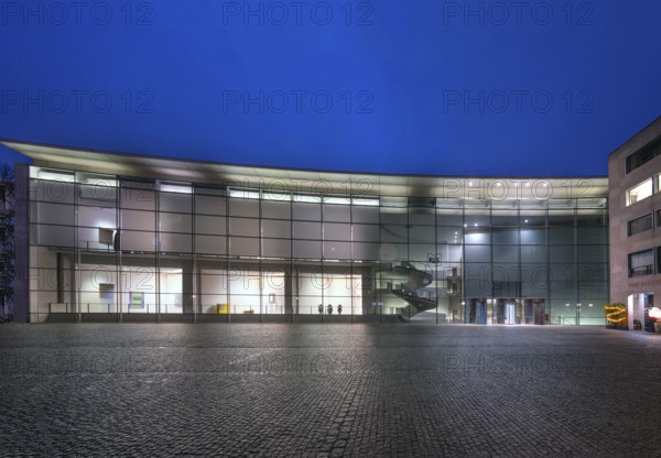 Neues Museum, State Museum of Art and Design in the evening, Luitpoldstr. 5, Nuremberg, Middle Franconia, Bavaria, Germany