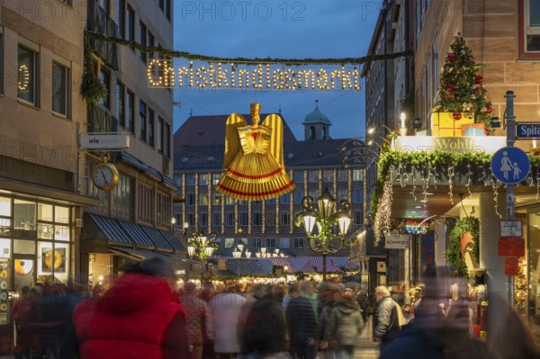 Entrance to Nuremberg Christmas Market in evening lighting, Hauptmarkt, Nuremberg, Middle Franconia, Bavaria, Germany