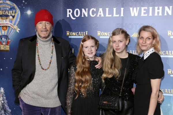 Actor Reiner Schöne with his woman Anja and children Charlotte-Sophie and Olivia, Premiere Roncalli Weihnachtszirkus, Tempodrom, Berlin 19.12.2025