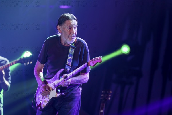 Chris Rea, singer and guitarist Christopher Anton Chris Rea live on Road Songs for Lovers tour at Berlin's Tempodrom on 30.10.2017