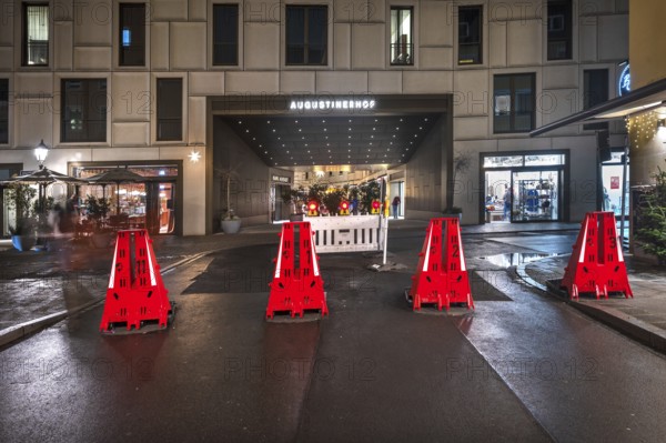 Securing the evening Christmas market through barriers, Hauptmarkt, Nuremberg Middle Franconia, Bavaria, Germany