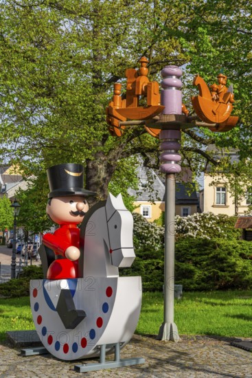 Wooden rider, hussar on a rocking horse, landmark Olbernhauer Reiterlein, Olbernhau, Ore Mountains, Saxony, Germany