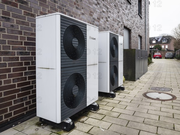 Cascade of 4 heat pumps at an apartment building in Langenfeld, Germany