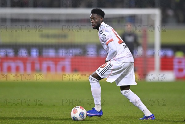 Alphonso Davies Bayern FC Munich FCB (19) Action on the ball Voith-Arena, Heidenheim, Baden-Württemberg, Germany