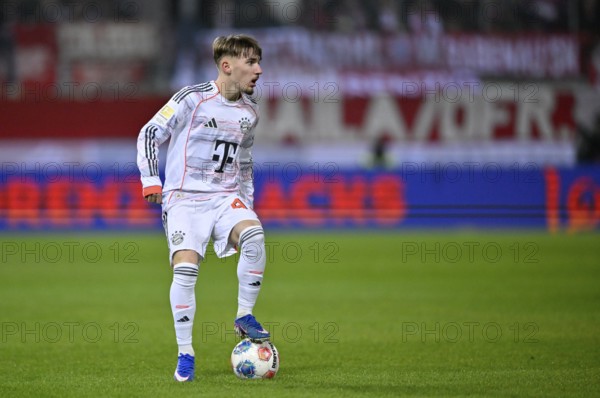 Lennart Karl Bayern Munich FCB (42) Action on the ball Voith-Arena, Heidenheim, Baden-Württemberg, Germany
