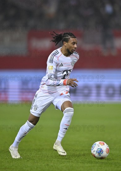 Michael Olise FC Bayern Munich FCB (17) Action on the ball Voith-Arena, Heidenheim, Baden-Württemberg, Germany