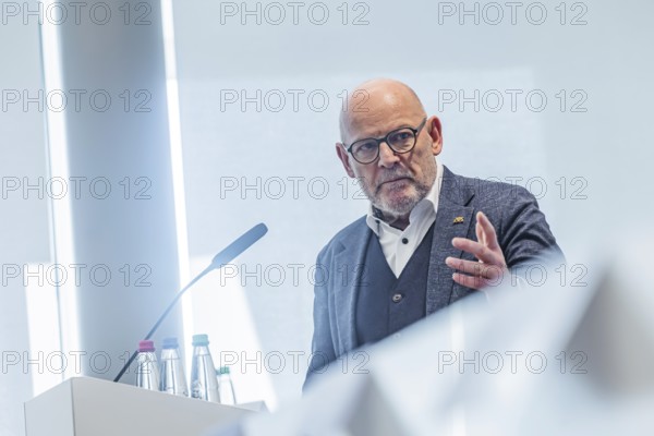 Winfried Hermann (MdL, Greens, Transport Minister BW) . Special meeting of the Stuttgart 21 steering committee with railway boss Evelyn Palla and Minister President Winfried Kretschmann. The reason for the crisis meeting is the further delay to the opening date for the billion-euro project. Stuttgart, Baden-Württemberg, Germany