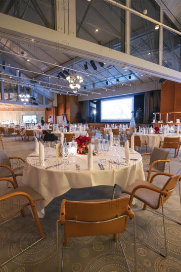 A festively decorated room with set tables and stylish lighting, Christmas party Dekra Congresshotel Wart, Calw district, Germany