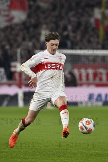 Angelo Stiller VfB Stuttgart (06) Action on the ball MHPArena, MHP Arena Stuttgart, Baden-Württemberg, Germany