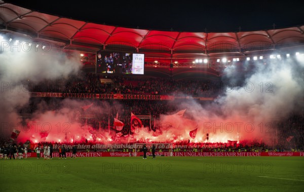Cannstatter Kurve, VfB Stuttgart, Bengalos, pyrotechnics, pyro, firecrackers, fan block, fans, fan curve, flags, mood, atmospheric transparent, banner, MERRY CHRISTMAS, MHPArena, MHP Arena Stuttgart, Baden-Württemberg, Germany