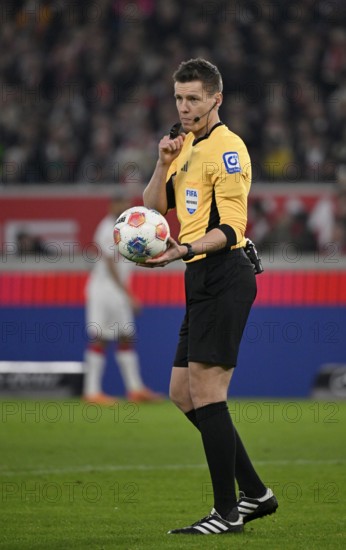 Referee Daniel Siebert at referee ball, gesture gesture whistle at mouth, MHPArena, MHP Arena Stuttgart, Baden-Württemberg, Germany