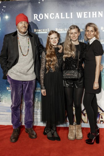 Reiner Schöne with woman Anja Schöne and children Charlotte-Sophie and Olivia at the premiere of the 21st Original Roncalli Christmas Circus Berlin at Berlin's Tempodrom on 19.12.2025