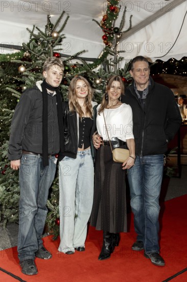 Sascha Vollmer (The BossHoss) with his woman Jennifer Vollmer and their children Johnny and Manischa at the premiere of the 21st Original Roncalli Weihnachtscircus Berlin at the Tempodrom in Berlin on 19 December 2025