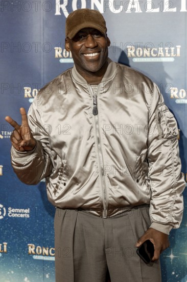 Joe Chialo at the premiere of the 21st Original Roncalli Christmas Circus Berlin at Berlin's Tempodrom on 19.12.2025