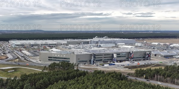 Tesla Gigafactory, Grünheide, 19.12.2025, Grünheide, Brandenburg, Germany