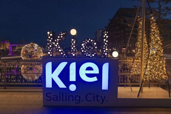 Christmas decoration in Kiel am Holstenfleet, Kleiner Kiel Canal, city center, Christmas, lighting, lights, sailboats, stars, lettering, tree ball, water reflection, evening, darkness, Germany