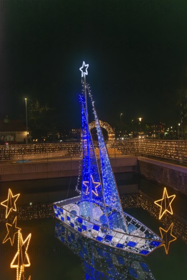 Christmas decoration in Kiel am Holstenfleet, Kleiner Kiel Canal, city center, Christmas, lighting, sparkle of lights, sailboats, stars, water reflection, advent wreath, evening, darkness, Germany