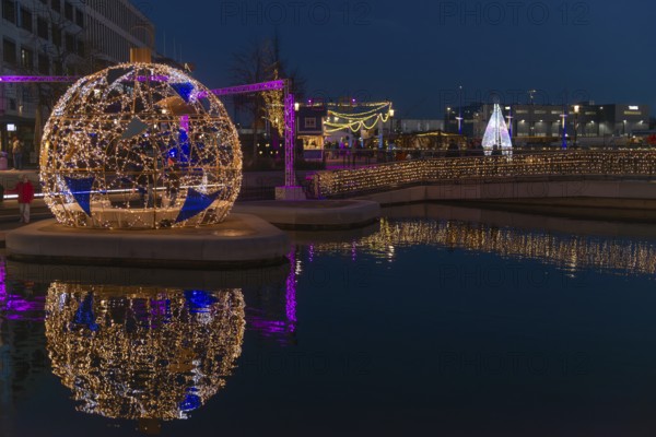 Christmas decoration in Kiel at the boat harbor, festive lighting, lights, Christmas ball, shops, evening, darkness, fairy lights, sailboat, shops, water reflection, Schleswig-Holstein, Germany