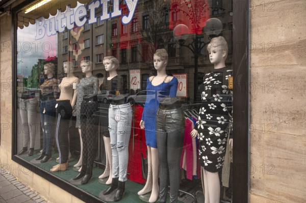 Shop window vintage fashion dolls from the 1950s, Fürth, Middle Franconia, Bavaria, Germany